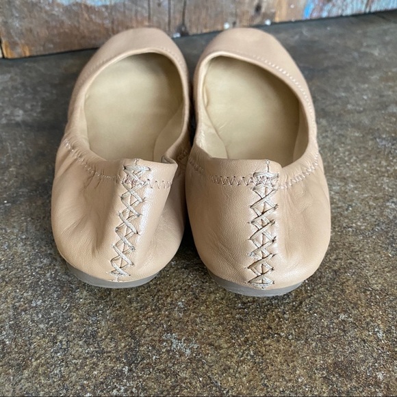 Lucky Brand Emmie Tan Flats - Picture 4 of 8